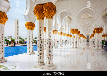 La Grande Mosquée Sheikh Zayed, la plus grande mosquée de l'intérieur des Émirats arabes unis, à Abu Dhabi Banque D'Images