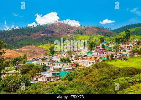 Paysage de la ville de Munnar, entouré de la plantation de thé en Inde Banque D'Images
