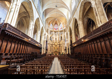 TOULOUSE, FRANCE - 20 septembre 2018 : la cathédrale de Toulouse ou de la Cathédrale Saint Etienne, l'intérieur d'une église catholique romaine de la ville de Toulouse en France Banque D'Images