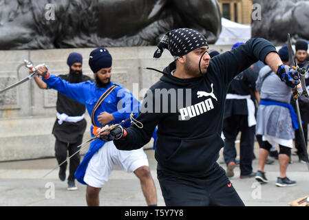 Trafalgar Square, London,UK. 27 avril 2019. Le sikh et Punjabi culture festival, le Vaisakhi n Trafalgar Square. Crédit : Matthieu Chattle/Alamy Live News Banque D'Images