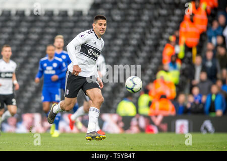 Craven Cottage, Londres, Angleterre, Royaume-Uni. 27 avril 2019. Aleksandar Mitrovic de Fulham pendant le premier match de championnat entre Fulham et Cardiff City à Craven Cottage, Londres, Angleterre le 27 avril 2019. Photo par Salvio Calabrese. Usage éditorial uniquement, licence requise pour un usage commercial. Aucune utilisation de pari, de jeux ou d'un seul club/ligue/dvd publications. Banque D'Images