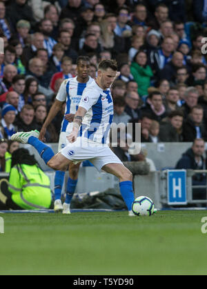 Brighton et Hove, Angleterre, Royaume-Uni 27 avril 2019. Dale Stephens de Brighton et Hove Albion au cours de la Premier League match entre Brighton et Hove Albion et Newcastle United à l'American Express Community Stadium, Brighton et Hove, Angleterre le 27 avril 2019. Photo par Steve Ball. Usage éditorial uniquement, licence requise pour un usage commercial. Aucune utilisation de pari, de jeux ou d'un seul club/ligue/dvd publications. Banque D'Images