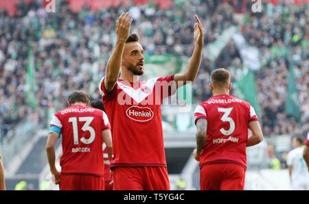 Dusseldorf Düsseldorf, Deutschland. 27 avr, 2019. firo : 27.04.2019 Football, Football : 1. Saison 2018/2019 Bundesliga, Fortuna Düsseldorf Düsseldorf - Werder Brême 4 : 1 Fortuna Kenan Karaman, jubilation, goaljubel dans le monde entier, l'utilisation | Credit : dpa/Alamy Live News Banque D'Images