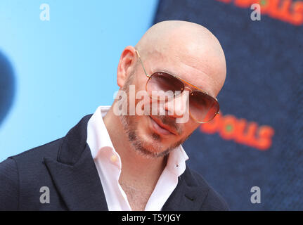 LOS ANGELES, CA 27 avril : Pitbull, arrive à STX Films Première mondiale de 'UglyDolls', au Regal Cinemas L.A. Vivre à Los Angeles en Californie le 27 avril 2019 Credit : Faye Sadou/MediaPunch Banque D'Images