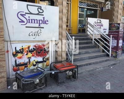 Kaboul, Afghanistan. 08Th Mar, 2019. Du simple Café. La nouvelle scène café à Kaboul offre aux jeunes peu d'oasis de lumière avec Internet - et un refuge pour ceux dont les vies ne sont plus propres dans le modèles traditionnels. (Dpa 'Cool Kaboul : Les premiers cafés et les jeunes Afghans') Credit : Christine-Felice Medno/dpa/Alamy Live News Banque D'Images