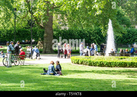 Russell Square, Bloomsbury, London Borough of Camden, Greater London, Angleterre, Royaume-Uni Banque D'Images