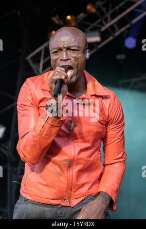 L'exécution d'étanchéité à Cornbury Festival, Chadlington Estate, Oxford, Angleterre, Juillet 10, 2016 Banque D'Images