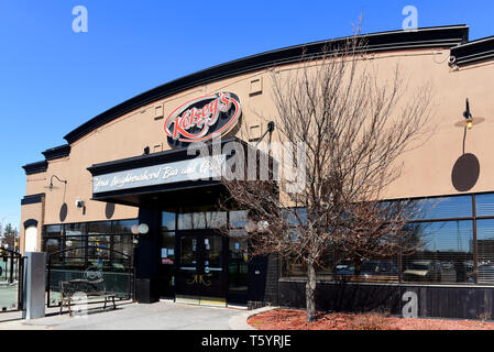 Ottawa, Canada - le 9 avril 2018 : Canadian restaurant Kelsey's dans la chaîne d'Elmvale Acres qui a encore de l'ancien quartier de marque Bar and Grill. L Banque D'Images