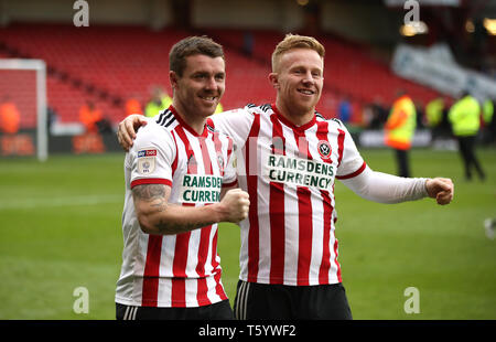 John Fleck du Sheffield United (à gauche) et Mark Duffy célèbrent après le coup de sifflet final lors de la Sky Bet match de championnat Lane, Sheffield. Banque D'Images