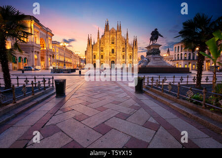 Milan, Italie. Cityscape image de Milan, Italie avec la cathédrale de Milan pendant le lever du soleil. Banque D'Images