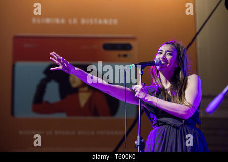 Roma, Italie. Apr 27, 2019. La chanteuse italienne Nina Zilli participe à la cinquième édition de "Pè Strada' organisé par le crédit d'urgence : Matteo Nardone/Pacific Press/Alamy Live News Banque D'Images