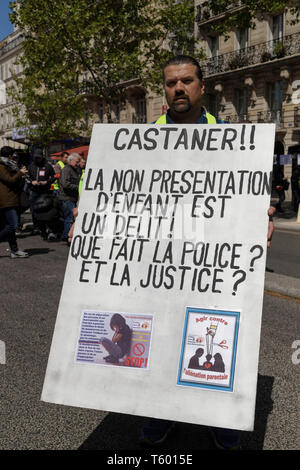 Paris, France. Apr 27, 2019. Manifestation unitaire - syndicats et jaune, le 27 avril 2019 à Paris, France. Banque D'Images