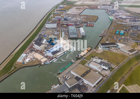 Vue aérienne harbour Harlingen, Dutch Village à mer des Wadden Banque D'Images