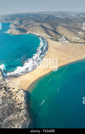 La Grèce, Rhodes, Prassonissi Pensinsula, un endroit populaire pour les sports nautiques à cause de courants de vent élevé Banque D'Images