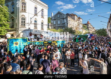 Coimbra, Portugal - Mai 7, 2017 : Queima das Fitas Parade de l'Université de Coimbra. Banque D'Images