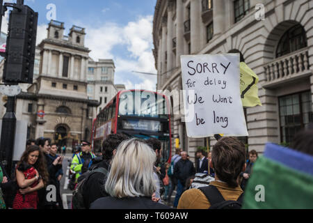 Le dernier jour de l'extinction de 12 jours de protestation des militants, la rébellion a frappé différentes parties de Londres à l'origine des perturbations, et les blocus pacifique. Banque D'Images