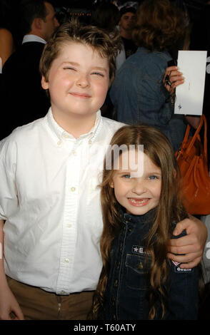 Spencer & Abigail Breslin lors de la première mondiale de "dépistage eabiscuit', qui a eu lieu à la Mann Village Theater à Westwood, CA. L'événement a eu lieu le mardi, 22 juillet 2003. Photo par : Fichier PictureLux / SBM référence #  33790 SBMPLX 1026 Banque D'Images