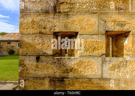 Cockatoo island Sydney, Australie, Détail de la prison de pierre historique bâtiment construit par des forçats pour l'isolement cellulaire des détenus dans les années 1800 Banque D'Images