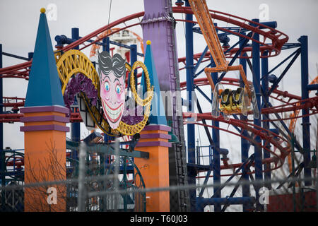 CONEY ISLAND, dans l'état de Luna Park de Coney Island Tour de caboteur de rouleau à Brooklyn, NY Banque D'Images