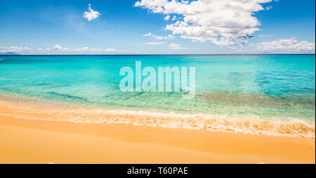 Plage de Maho, Sint Maarten, Antilles néerlandaises. Banque D'Images