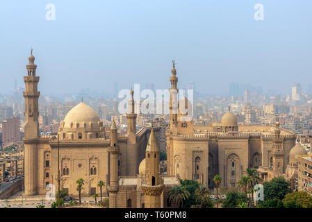 Vue aérienne de la ville du Caire Citadelle de Salah al Deen (Citadelle du Caire) avec Al Sultan Hassan et Al Rifai Mosquée, Le Caire, Egypte Banque D'Images