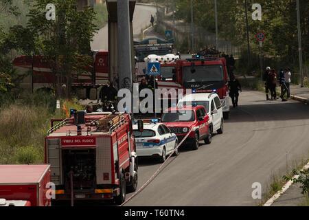 Incendio della discarica abusiva di Via Collatina a Roma -incendio della discarica abusiva Collatina de rue a Roma - Foto di claudio Sisto Banque D'Images