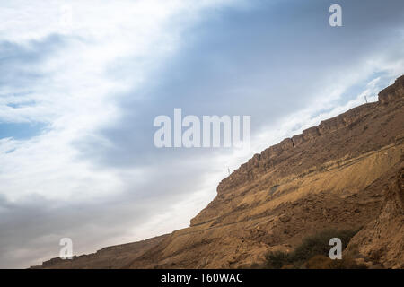 Les montagnes et les rochers dans le désert du Néguev, au sud d'israël Banque D'Images