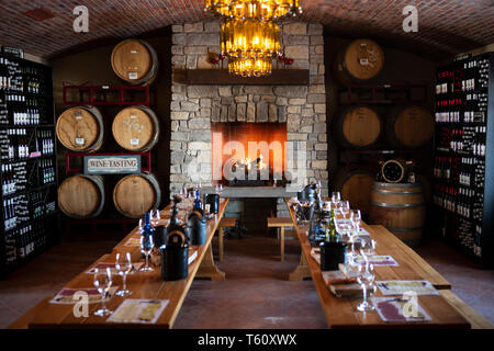 Salle de dégustation dans un domaine viticole de l'État de New York dans la région Fingerlakes. Banque D'Images