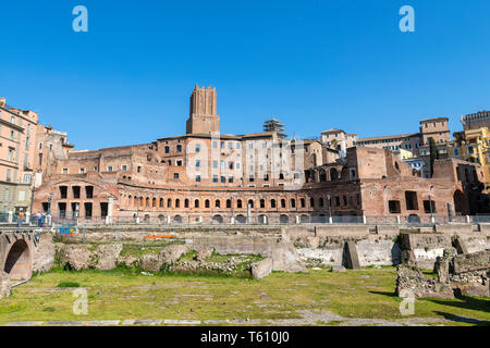 Les Marchés de Trajan constituent un vaste complexe de constructions romaines dans la ville de Rome, sur les pentes de la colline du Quirinal. Banque D'Images