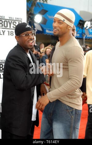 Martin Lawrence & Will Smith à la première de Columbia Pictures "Bad Boys II", qui a eu lieu à la Mann Village Theater à Westwood, CA. L'événement a eu lieu le mercredi 9 juillet 2003. Photo par : Fichier PictureLux / SBM référence #  33790 SBMPLX 1733 Banque D'Images