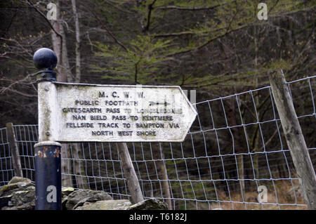 Metal Panneau pour Gatescarth passent, Nan Bield Pass & Longsleddale,près de Haweswater Réservoir en tête Mardale, Parc National de Lake District, Cumbria, Royaume-Uni. Banque D'Images