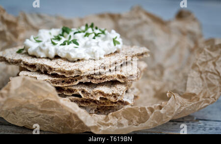 Pain croustillant avec du fromage cottage Banque D'Images