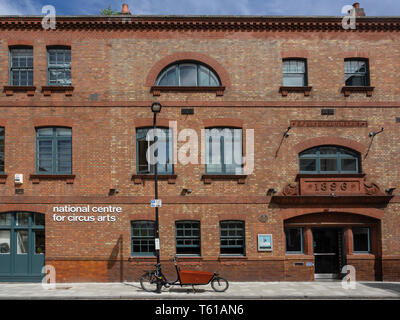 LONDRES, Royaume-Uni - 23 JUIN 2018 : National Centre for Circus Arts à Coronet St, Hackney. Logé dans le phare électrique. Banque D'Images