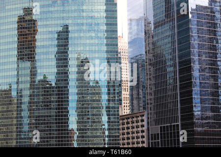 333 w lake st, un bâtiment de verre courbé le long de la rivière Chicago au centre-ville, la boucle, Chicago, Illinois Banque D'Images