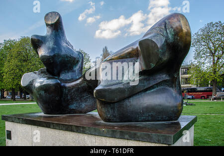 Figure : deux pièces d'orientation Points - Henry Moore (LH 606, Skulpturenpark Pinakotheken, Munich Banque D'Images