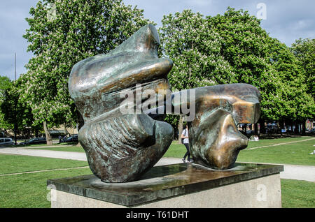 Figure : deux pièces d'orientation Points - Henry Moore (LH 606, Skulpturenpark Pinakotheken, Munich Banque D'Images