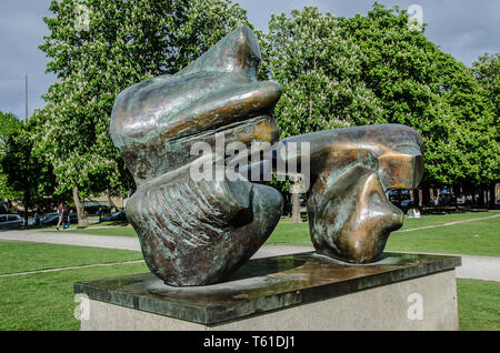 Figure : deux pièces d'orientation Points - Henry Moore (LH 606, Skulpturenpark Pinakotheken, Munich Banque D'Images