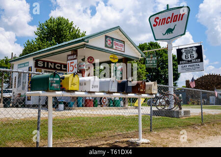 Gary historique's Gay Tonosí station essence sur la route 66 aux États-Unis à Paris Junction, Missouri, États-Unis Banque D'Images