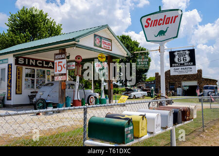 Gary historique's Gay Tonosí station essence sur la route 66 aux États-Unis à Paris Junction, Missouri, États-Unis Banque D'Images