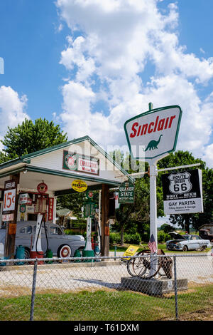 Gary historique's Gay Tonosí station essence sur la route 66 aux États-Unis à Paris Junction, Missouri, États-Unis Banque D'Images