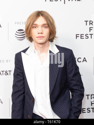 New York, NY - 27 Avril 2019 : Charlie Plummer assiste à la première mondiale de Gully au cours de Tribeca Film Festival au Théâtre SVA Banque D'Images