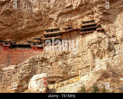 Le Temple suspendu, suspendu également monastère ou Temple Xuankong est un temple construit dans une falaise sur le mont Heng, près de la ville de Datong, Shanxi, Chine Banque D'Images