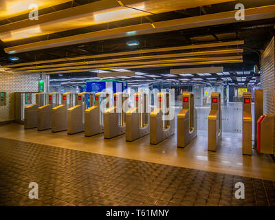 Paris, France, août 18,2018 Paris Métro : Porte d'entrée automatique à la station de métro Les Halles Banque D'Images