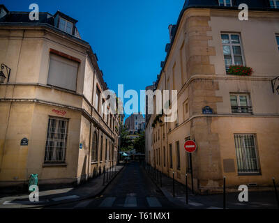 Paris, France, août 18,2018 : rues et bâtiments de paris. Paysage urbain typique de Paris. Banque D'Images