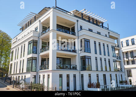 Appartement blanc moderne maison vue à Berlin, Allemagne Banque D'Images