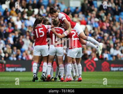 Les joueurs d'Arsenal célébrer après l'Arsenal scores Vivianne Miedema côtés son premier but du match lors de la FA Women's super match de championnat au stade AMEX, Brighton. Banque D'Images