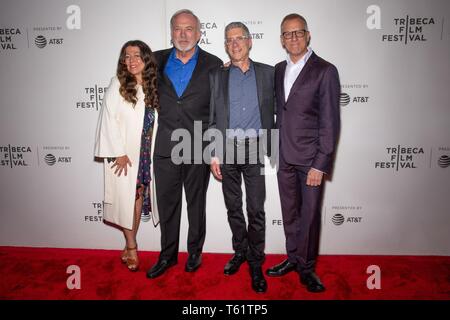 New York, NY - 26 Avril 2019 : (L-R) Michele Farinola, James Keach, de Jeffrey Friedman et Rob Epstein assister à la première "Linda Ronstadt : Son d Banque D'Images