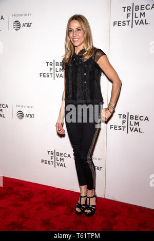 NEW YORK, NY - 26 avril 2019 : Sheryl Crow assiste à la première de 'Linda Ronstadt : Le son de ma voix" au cours de la 2019 Tribeca Film Festival à Ne Banque D'Images