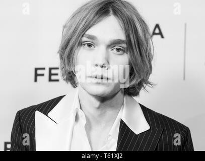 New York, New York, USA. Apr 27, 2019. Charlie Plummer portant poursuite par Loewe assiste à la première mondiale de Gully au cours de Tribeca Film Festival au Théâtre SVA Crédit : Lev Radin/Pacific Press/Alamy Live News Banque D'Images