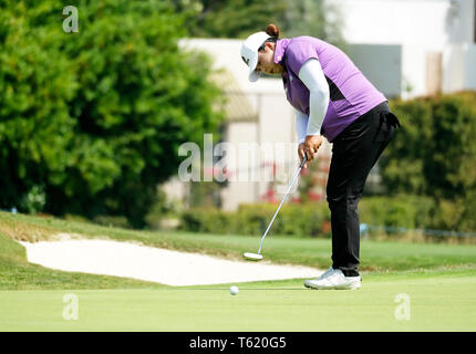 Los Angeles, USA. Apr 27, 2019. Shanshan Feng de la concurrence de la Chine au cours de la troisième série de l'Hugel-Air LA Premia tournoi de golf LPGA ouvert à Los Angeles, États-Unis, le 27 avril 2019. Credit : Zhao Hanrong/Xinhua/Alamy Live News Banque D'Images